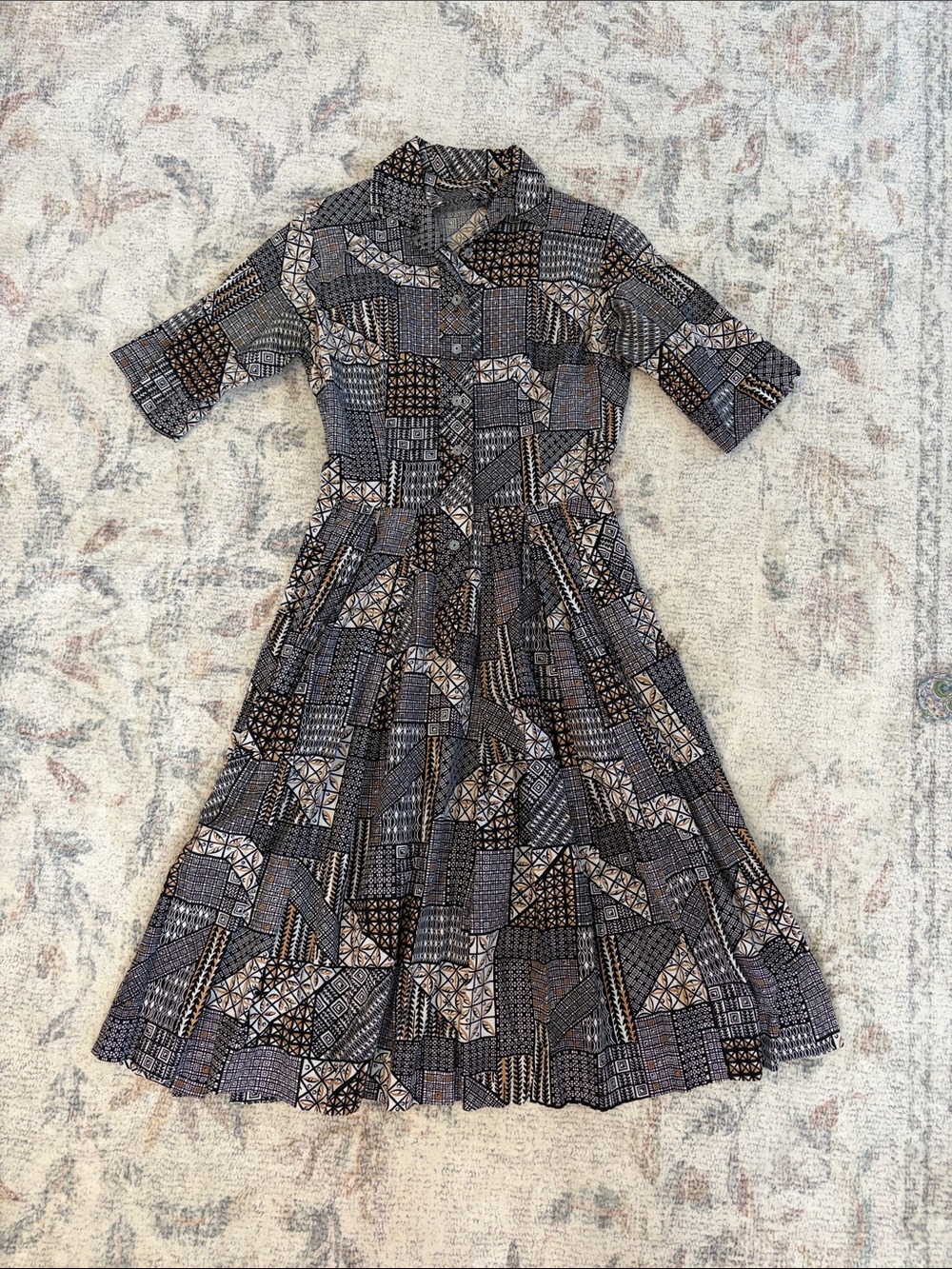 1950’s Vintage Printed Patchwork Shirt Day Dress in Black and Cream